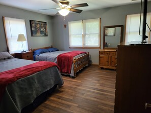 2 Schlafzimmer, Schreibtisch, Bügeleisen/Bügelbrett, kostenloses WLAN