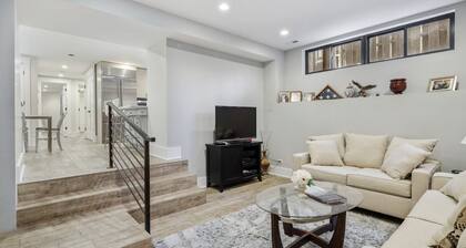 Perfect weekend getaway 2BR 2BA Apartment near Wrigley Field