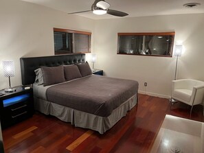 4 bedrooms, desk, iron/ironing board, free WiFi - 4 bedroom, 3 bath Modern Home with Hot Tub (Long Beach)