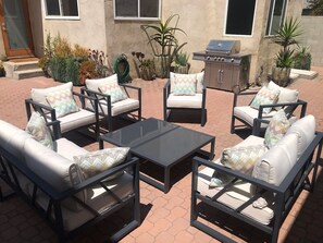 Terrace/patio - 4 bedroom, 3 bath Modern Home with Hot Tub (Long Beach)