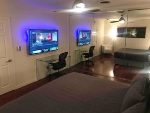 4 室のベッドルーム、デスク、アイロン / アイロン台、WiFi (無料)