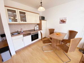 Kühlschrank, Mikrowelle, Ofen, Geschirrspüler
