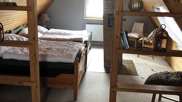 4 bedrooms, iron/ironing board, free WiFi