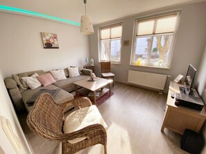 Unclassified image, 4 of 12, button