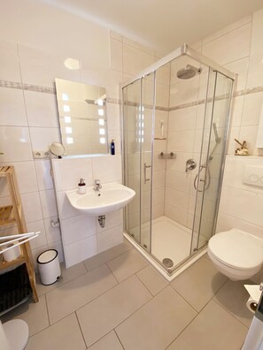 Shower - Vacation apartment Seeadler 1 (Graal-Müritz)
