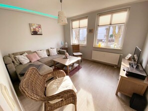 Unclassified image, 2 of 12, button