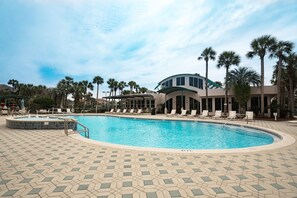 A heated pool - Destiny Casa: Luxury Home with Private Pool, & Resort Amenities, Golf Cart (Destin)