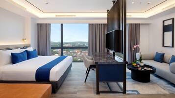 Desk, WiFi, bed sheets