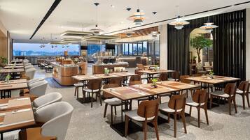 Café da manhã com buffet todos os dias mediante uma taxa