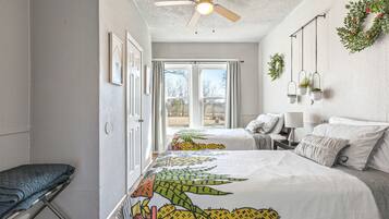 2 bedrooms, iron/ironing board, free WiFi, bed sheets