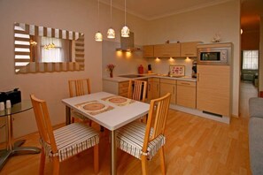 Kühlschrank, Mikrowelle, Ofen, Geschirrspüler