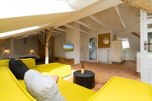 2 عدّة غرف نوم وسرير سفر وواي فاي وملاءات أسرّة