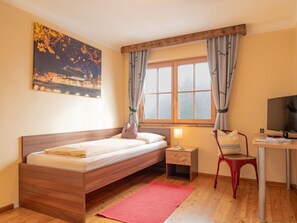 1 bedroom, desk, WiFi, bed sheets