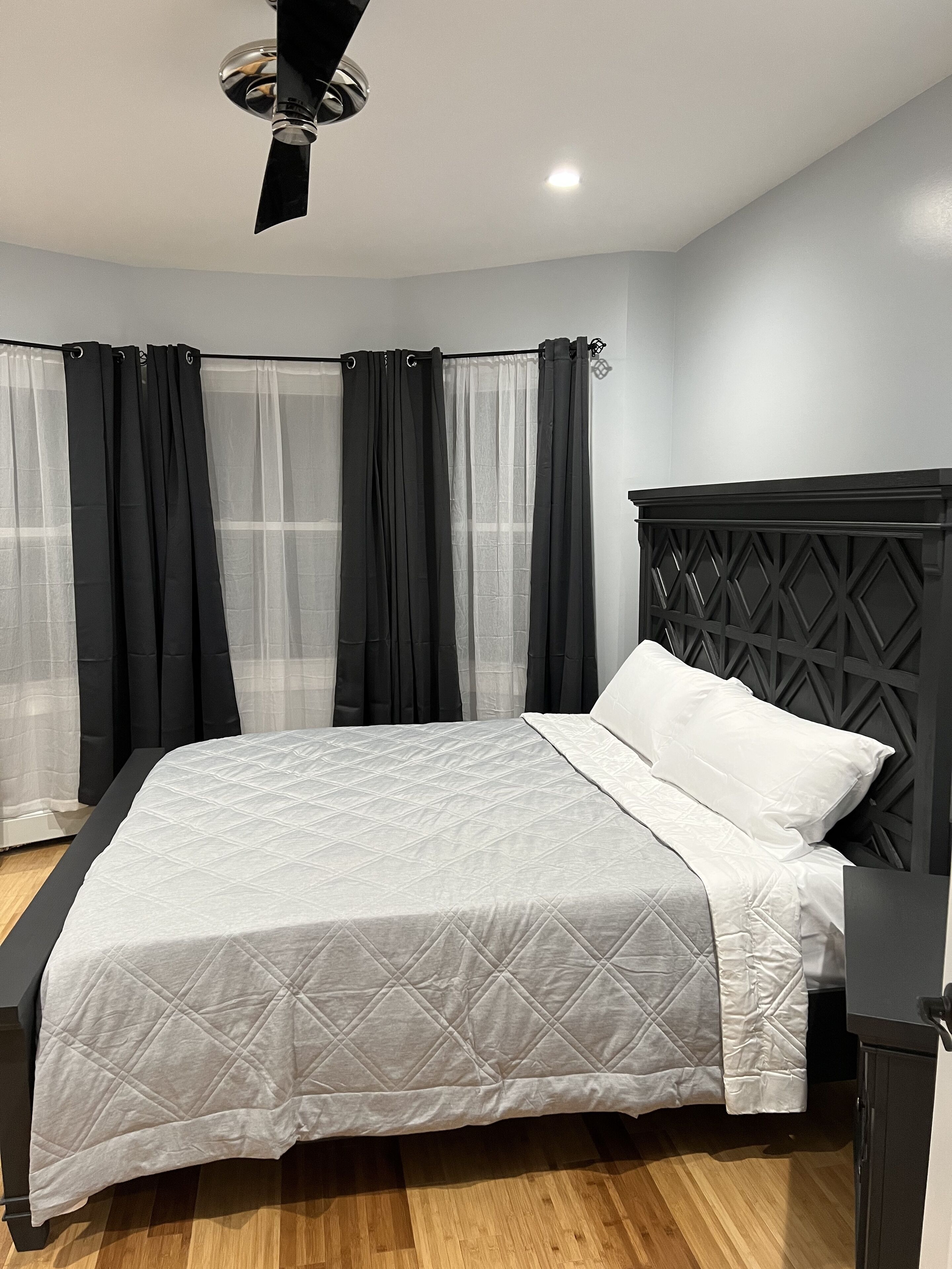 4 slaapkamers, een strijkplank/strijkijzer, gratis wifi, beddengoed