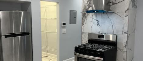 Geladeira, micro-ondas, fogão, cooktop