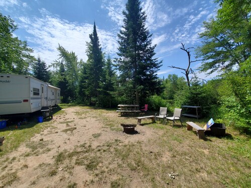 Riverfront Caravan seconds from Bonnechere Provincial Park