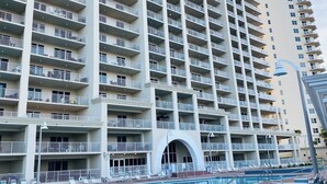 A high-rise hotel with multiple balconies and a swimming pool area with sun loungers. - 2BR/2BA-Sleeps 6
Seascape Condo at Miramar Beach (Destin)