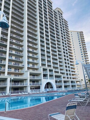 Piscina all'aperto, una piscina riscaldata