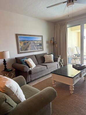 Smart TV, lettore DVD, libri