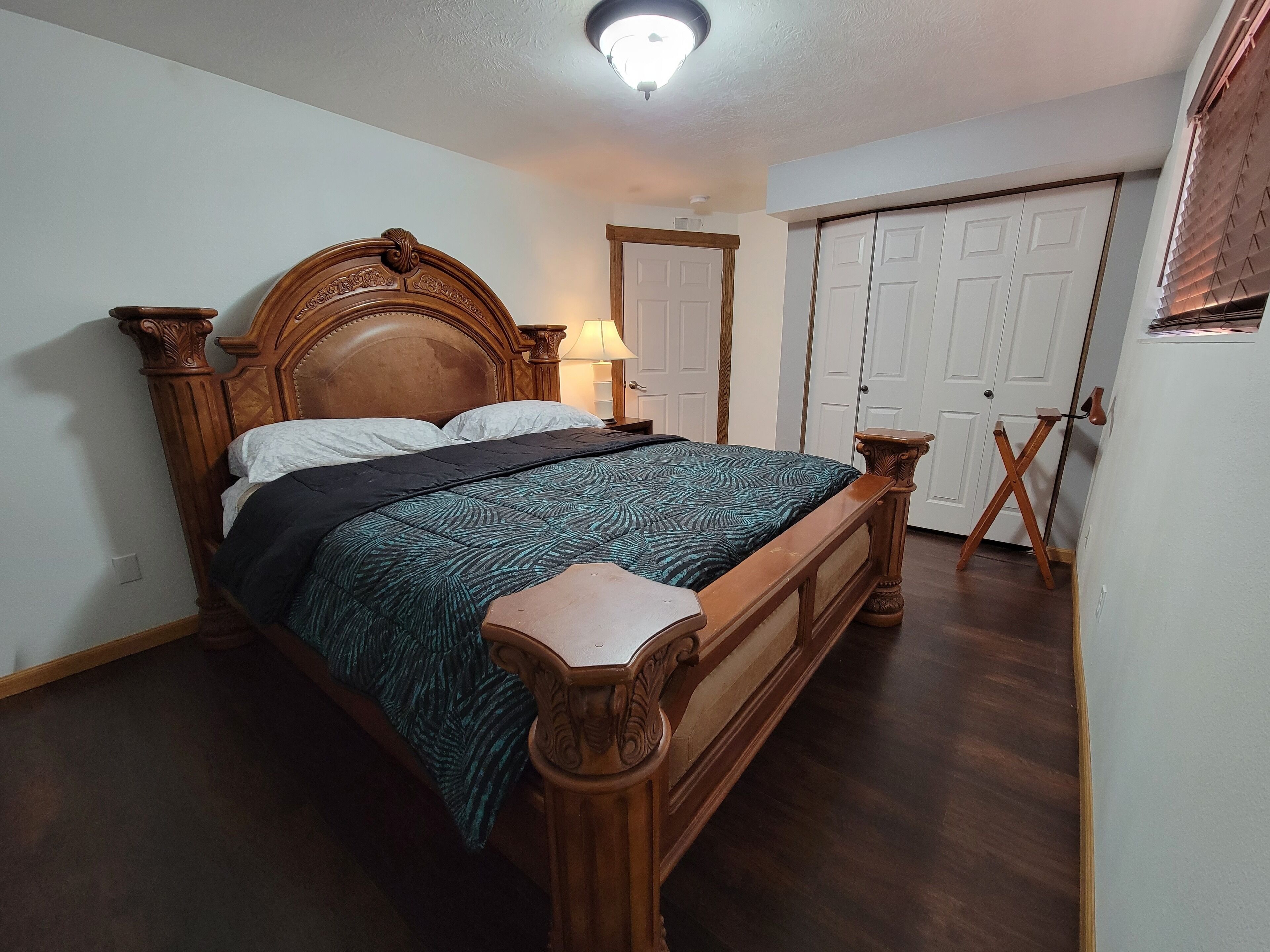 2 soverom, skrivebord, strykejern/-brett og wi-fi (inkludert)