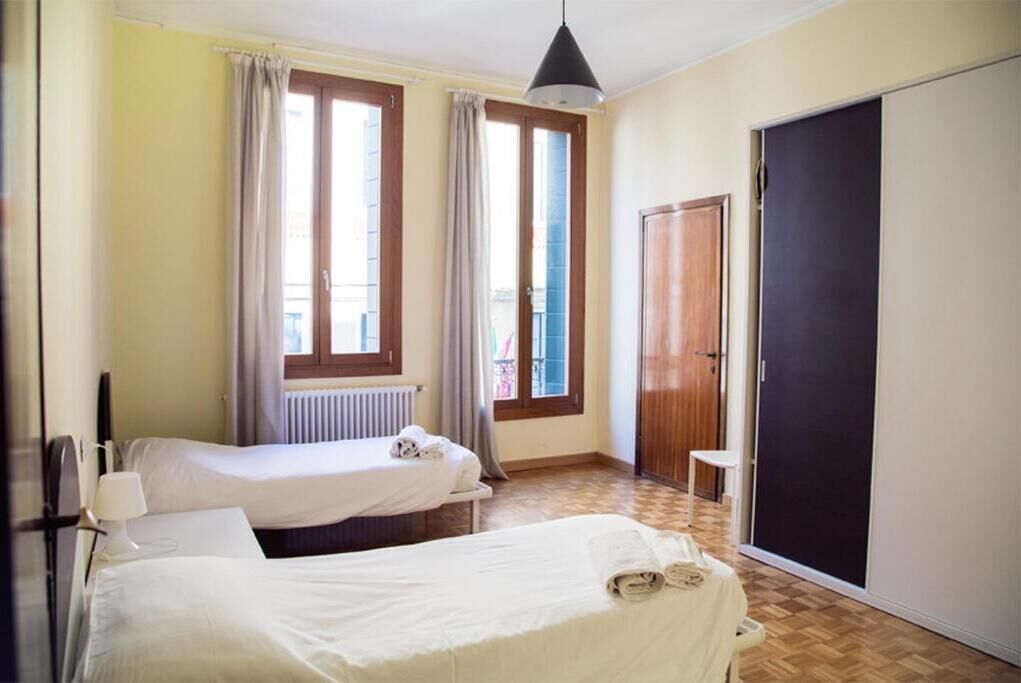 3 chambres, fer et planche à repasser, Wi-Fi gratuit, draps fournis