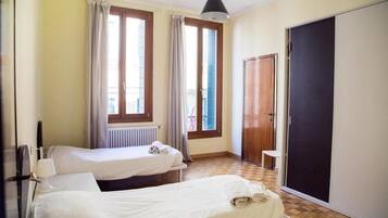 3 chambres, fer et planche Ă repasser, Wi-Fi gratuit, draps fournis
