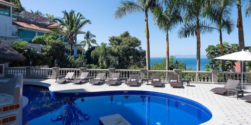 Entire Floor at Luxury Resort: Two 6TH-Floor Penthouses w/ Ocean Views