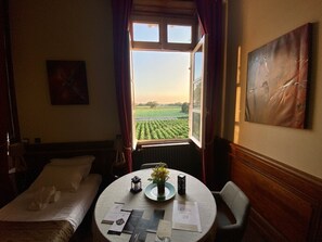 Superior Triple Room | Desk, laptop workspace, soundproofing, free WiFi - Château des Marais (Saint-Philbert-de-Grand-Lieu)