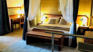 Apartment | Desk, laptop workspace, soundproofing, free WiFi