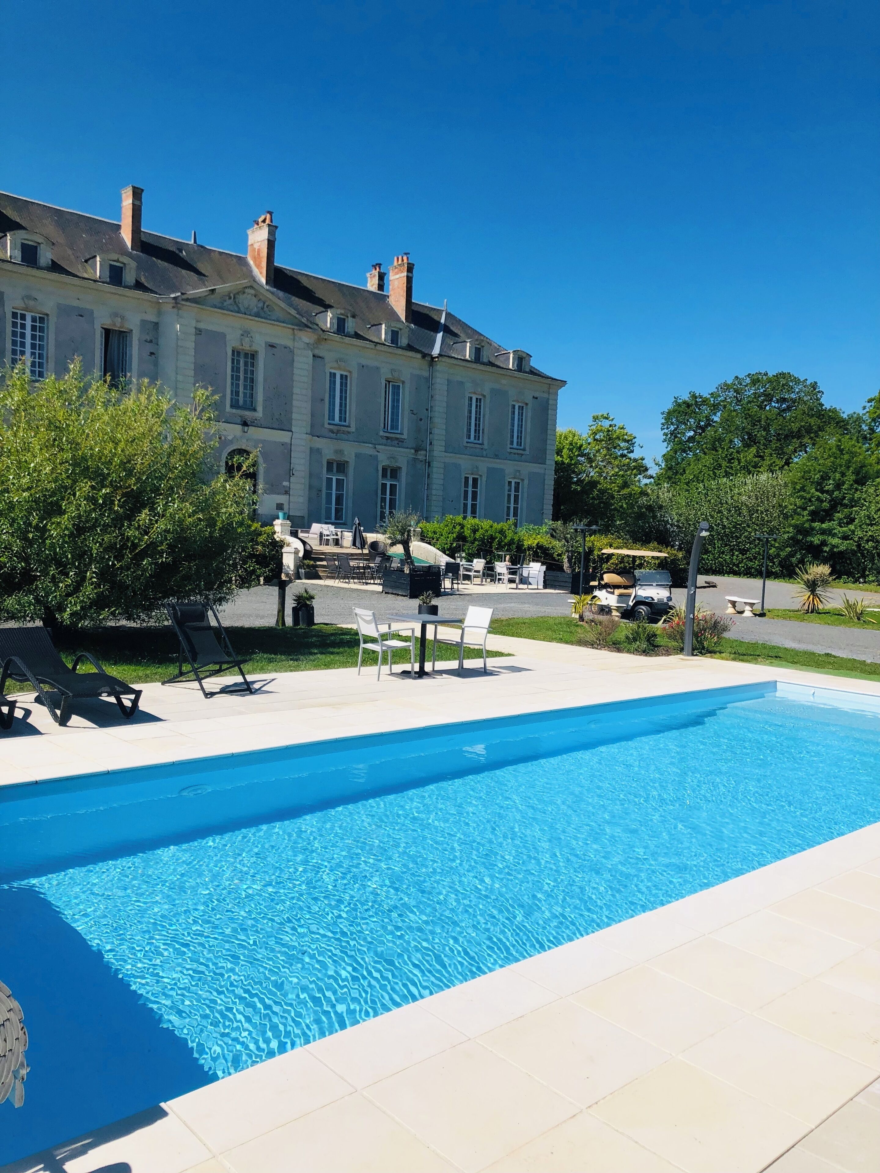 Piscine extérieure en saison