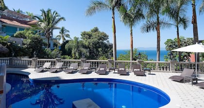 Colorful 3-BR Poolside Villa with a Private In-Room Hot Tub at Luxury Resort