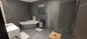 Duschwanne, Toilettenpapier