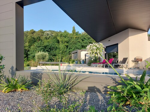 Contemporary house with swimming pool near VALENCE