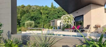 Contemporary house with swimming pool near VALENCE