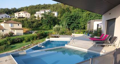 Contemporary house with swimming pool near VALENCE