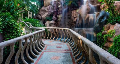 Lovely 1-BR Garden Villa Near Pool and Waterfalls at Luxury Resort