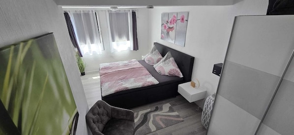 1 bedroom, free WiFi, bed sheets