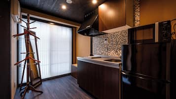 Townhome Classic | Eget kök | Minikylskåp, mikrovågsugn, spishäll och kaffe- och tebryggare