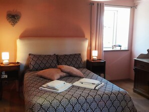3 Schlafzimmer, Reisekinderbett, kostenloses WLAN, Bettwäsche