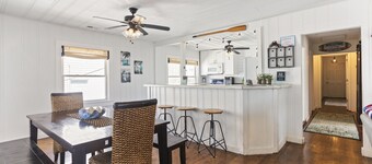 Spacious Beachy Bungalo One Block From the Ocean