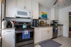 Fridge, microwave, oven, stovetop - Spacious Beachy Bungalo One Block From the Ocean (Carolina Beach)