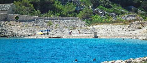 Una playa cerca