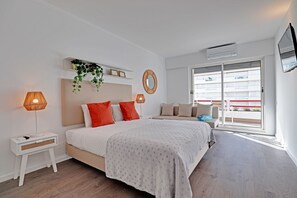 3 bedrooms, iron/ironing board, internet, bed sheets