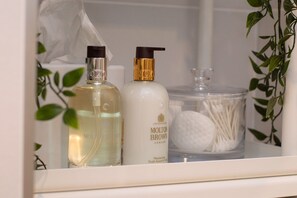 Shower, towels