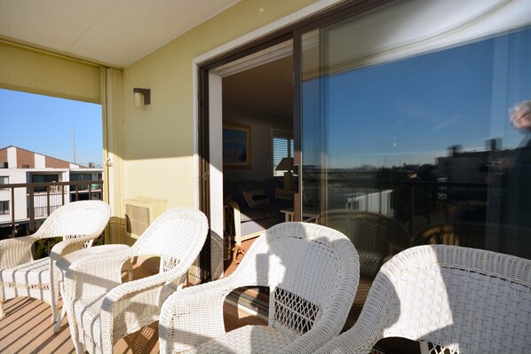 Relax on the balcony with comfortable wicker chairs and enjoy the view of the surrounding buildings.