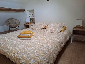 2 多间卧室、办公桌、熨斗/熨衣板、旅行婴儿床