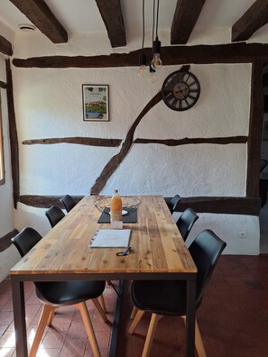 Dining - La Chaumière de Chabine (OIZON)