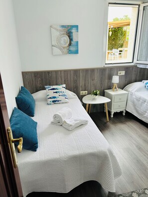 4 chambres, fer et planche à repasser, Wi-Fi gratuit, draps fournis