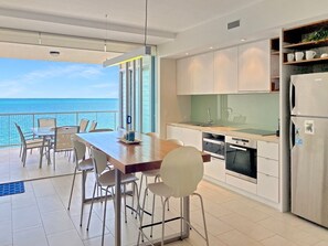 Fridge, oven, stovetop, dishwasher - 1 Bright Point Apartment 4203-BOM (Nelly Bay)