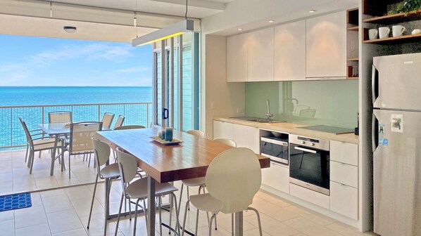 Fridge, microwave, stovetop, dishwasher - 1 Bright Point Apartment 4203 (Nelly Bay)